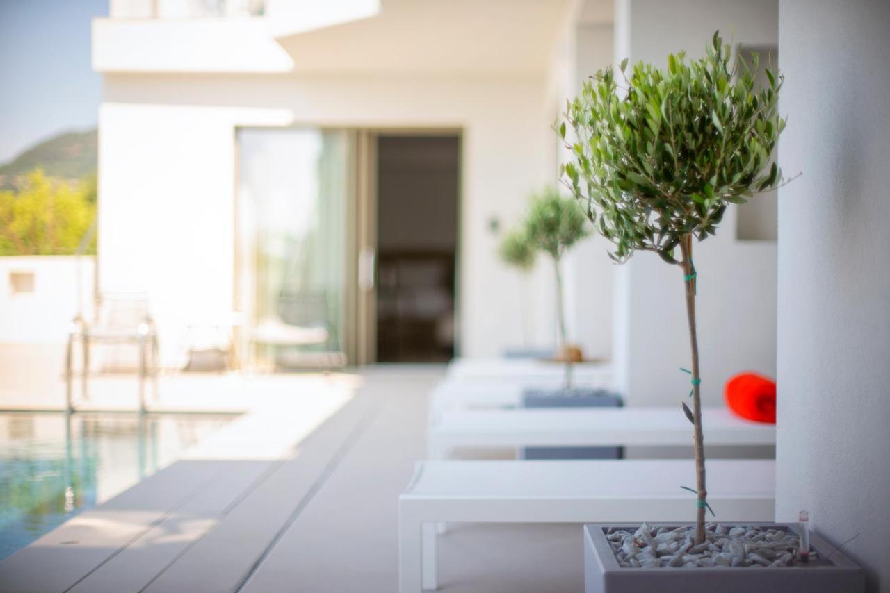 Livinghome Suites Parga Exterior photo