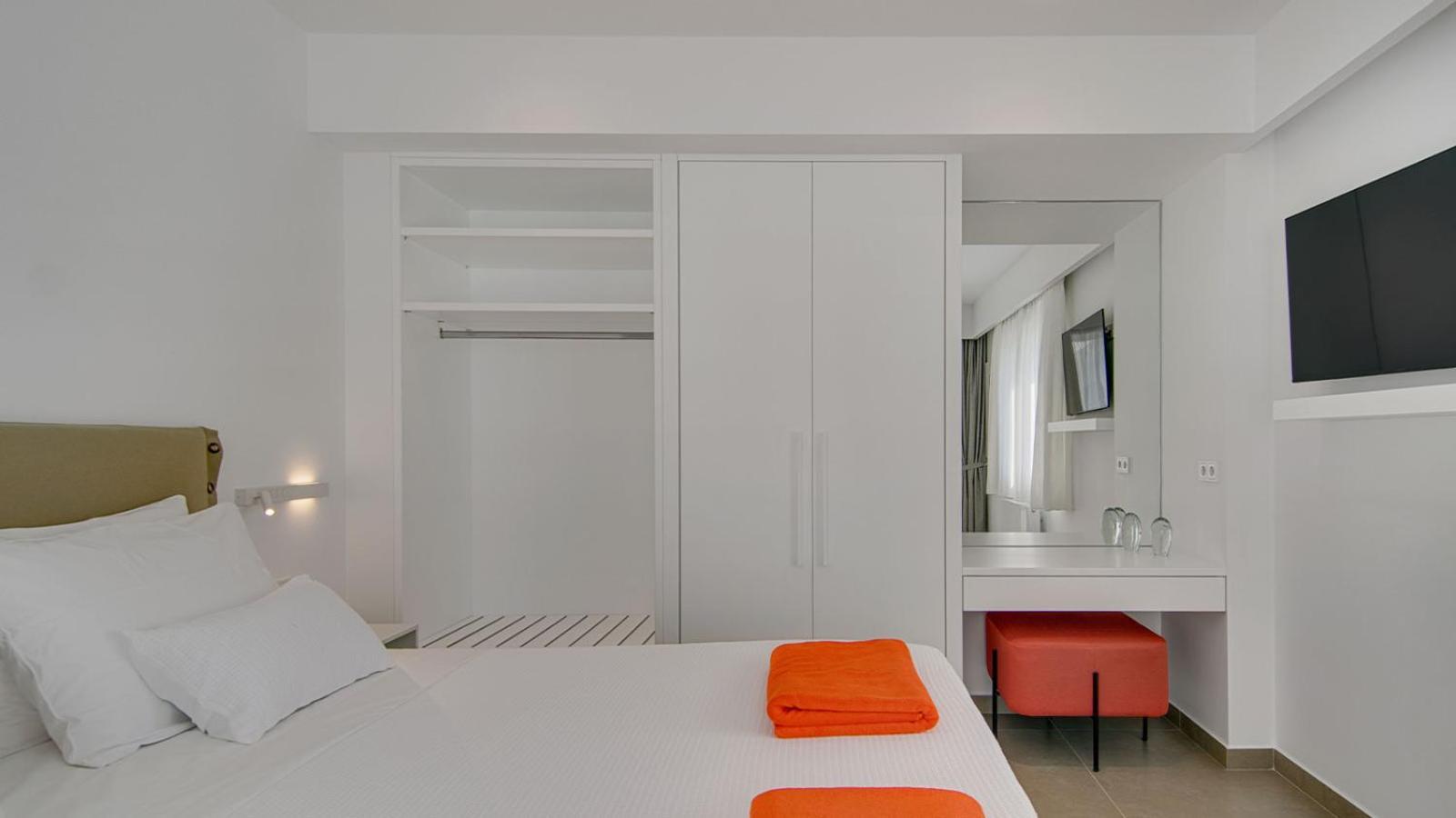 Livinghome Suites Parga Exterior photo